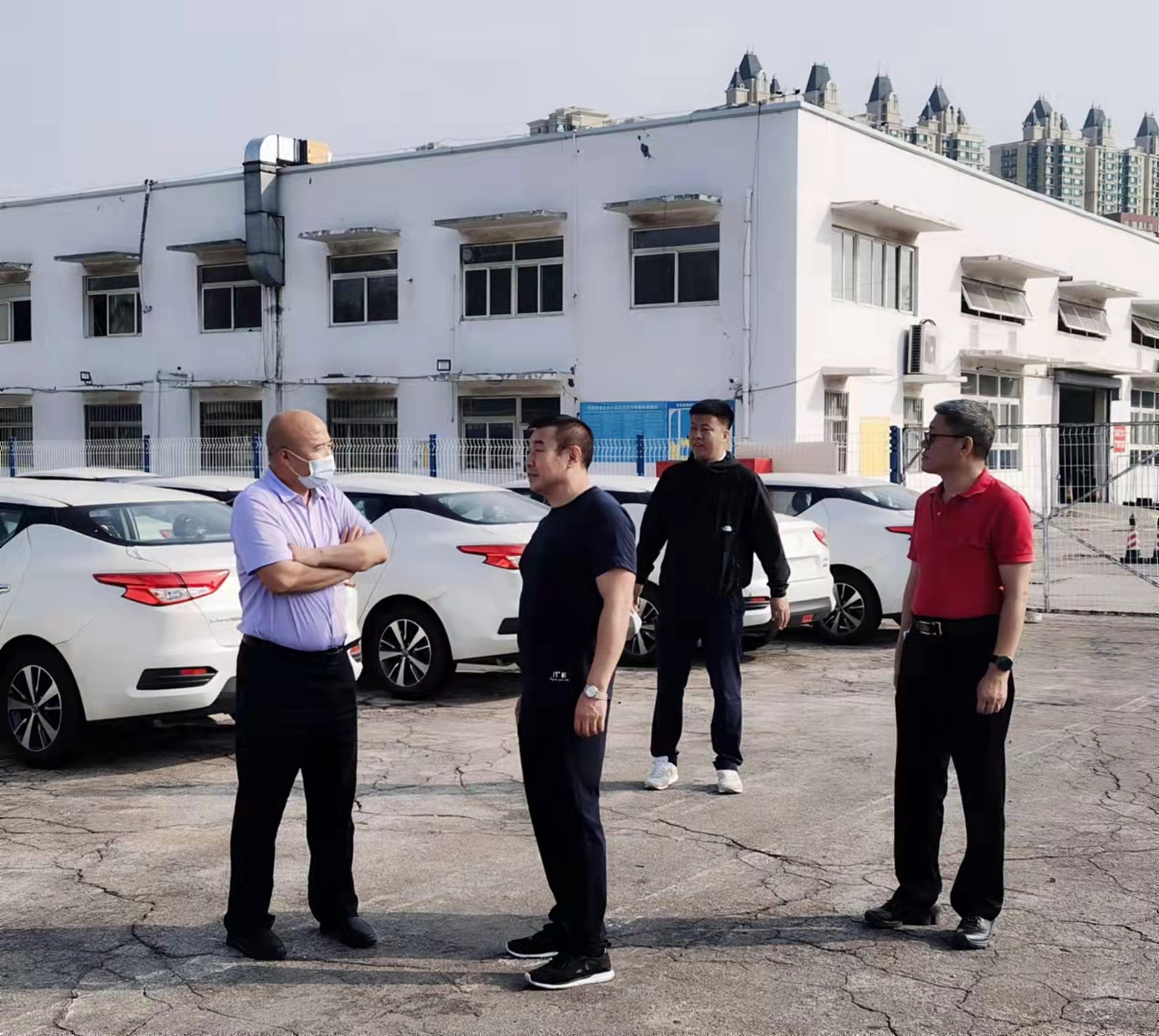 國慶節(jié)劉玉合帶隊(duì)慰問嘉盛公司一線職工.jpg